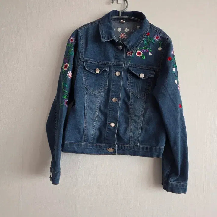 [BUNJANG] Flower Embroidered Denim Jacket / 플라워 자수 데님 청자켓