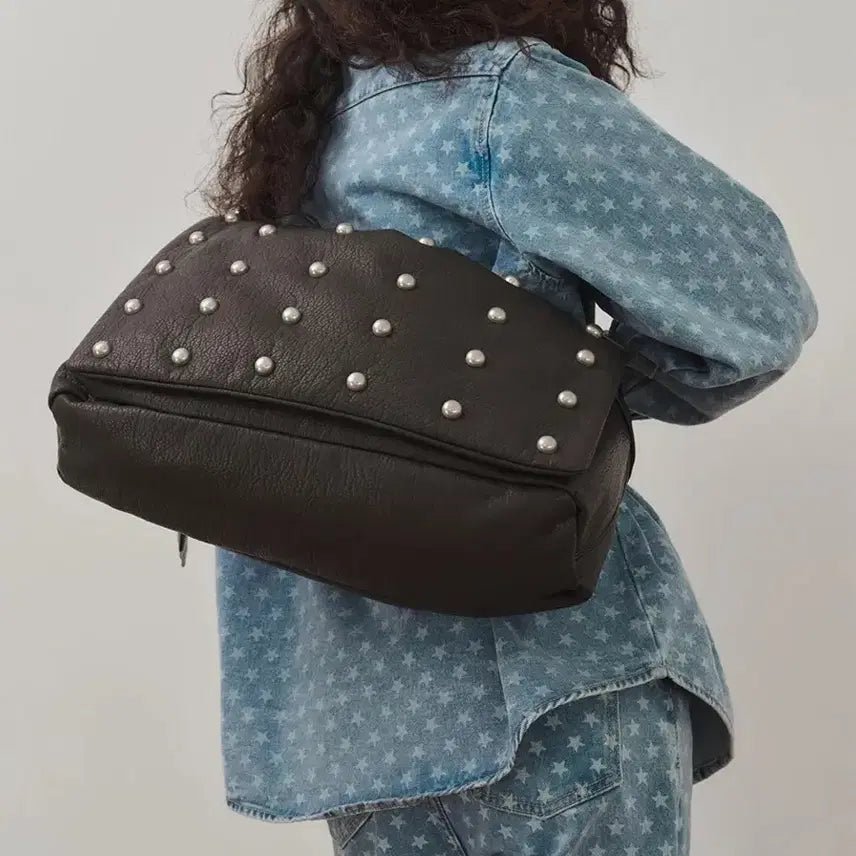 [BUNJANG] Please Project Freaky Stud Leather Messenger Bag Dark Brown / 플리즈프로젝트 프리키 스터드 레더 메신저백 다크브라운