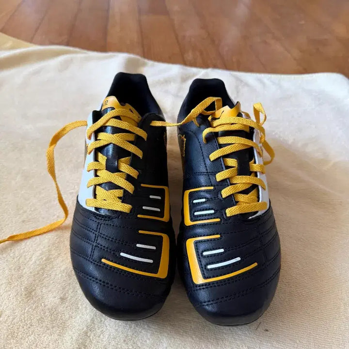 [BUNJANG] Puma Soccer Cleats Black/Yellow 255mm / 새상품 푸마 축구화 블랙/옐로우 255mm