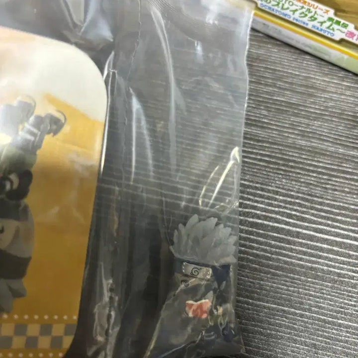 [BUNJANG] Naruto Kakashi Ochakomo Figure / 나루토 카카시 오챠토모 피규어 거꾸로 책읽는 모습