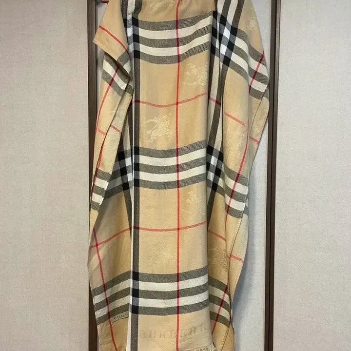 [BUNJANG] Burberry Classic Check Muffler Beige Oversized Shawl / 버버리 클래식 체크 머플러 Beige 빅숄