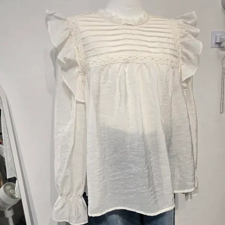 [BUNJANG] Lace Frill Blouse - Ivory / 레이스 프릴 블라우스 아이