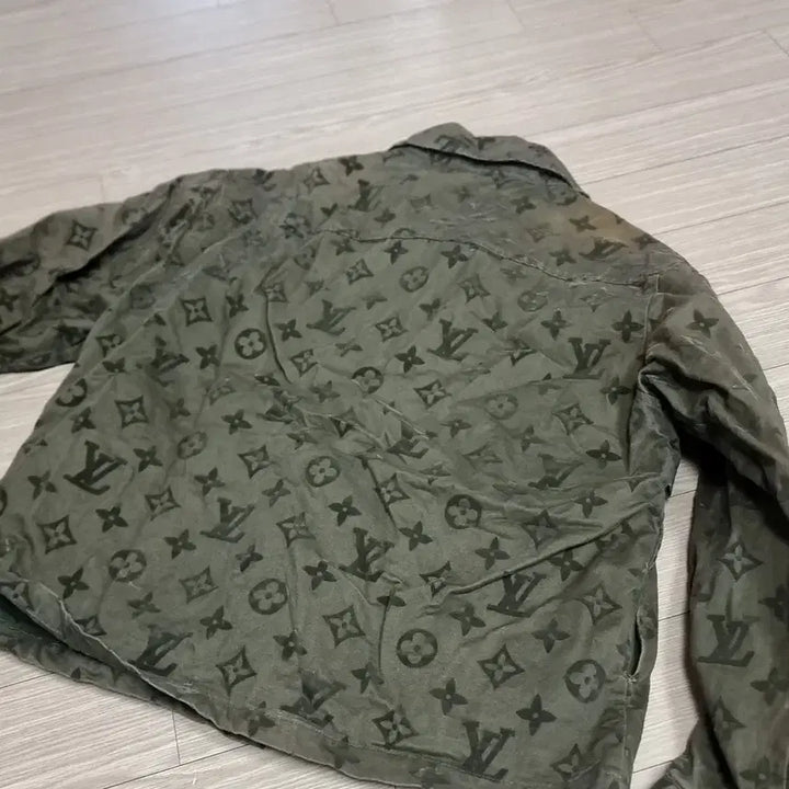 [BUNJANG] Louis Vuitton Monogram Vintage Trucker Jacket Khaki / 루이비통 모노그램 빈티지 트러커 자켓 카키(95-100)