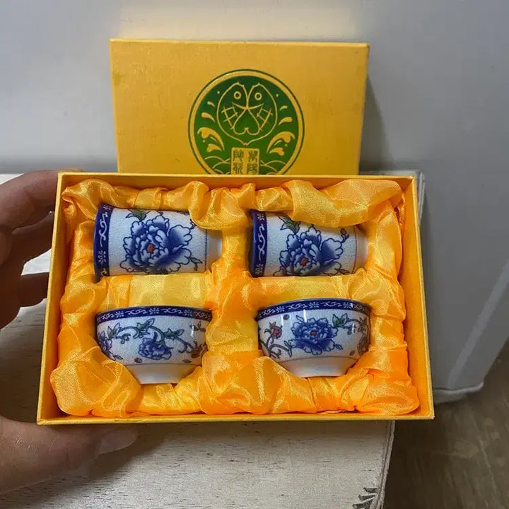 [BUNJANG] Set of 4 Ceramic Cups with Subtle Floral Pattern / 꽃문양이 은은히 퍼지는 도자기 잔4개/  요316