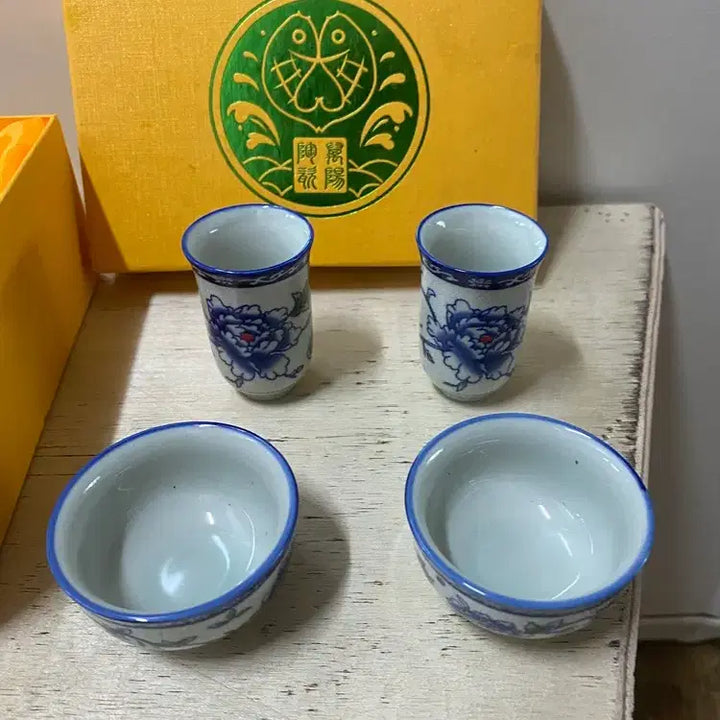 [BUNJANG] Set of 4 Ceramic Cups with Subtle Floral Pattern / 꽃문양이 은은히 퍼지는 도자기 잔4개/  요316