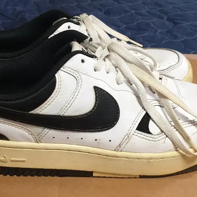 [BUNJANG] Nike Gamma Force White/Black Summit Iron Grey / (자연에이징) 나이키 감마포스 화이트블랙 서밋 아이언그레이 (275)