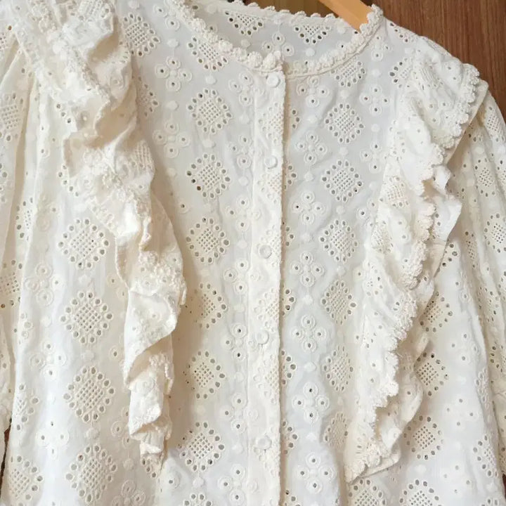 [BUNJANG] Lace Embroidery Punching Blouse / 레이스 자수 펀칭 블라우스