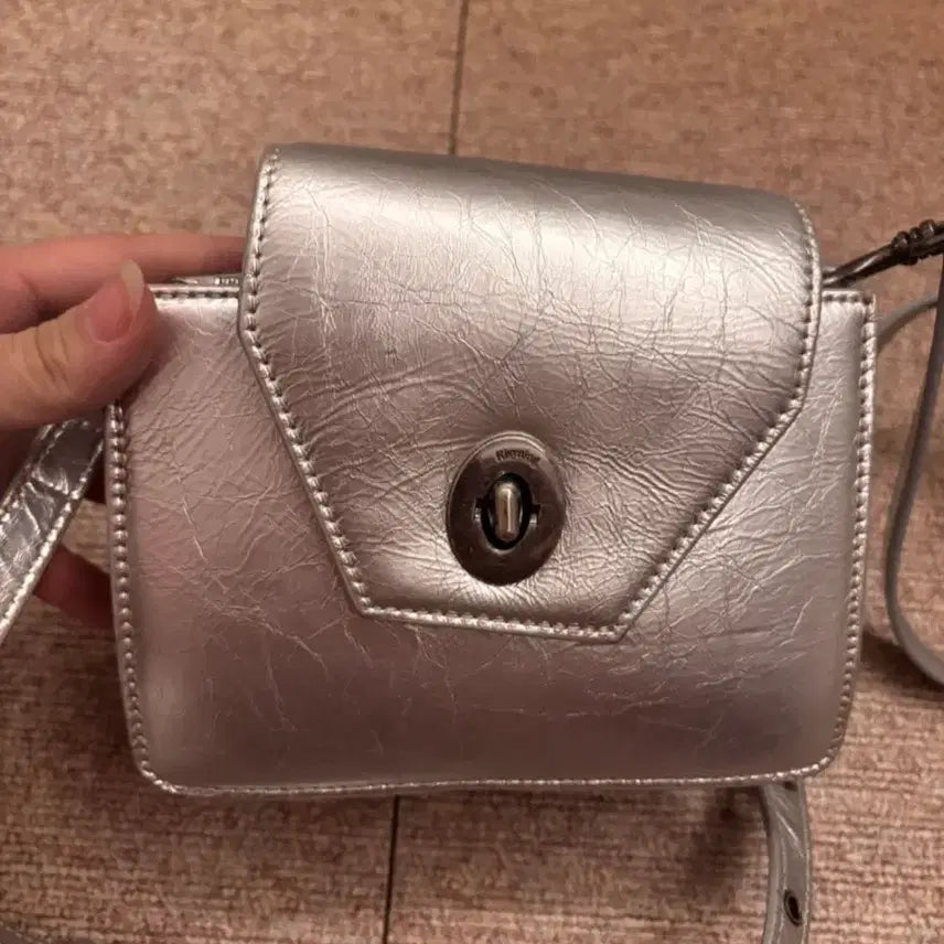 [BUNJANG] Kissing Square Travel Mini Bag Silver / 키시닝 스퀘어 트래블 미니백