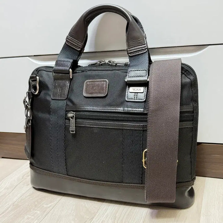 [BUNJANG] Tumi Alpha Bravo Earle Compact Brief (222610HK2) Nylon &amp; Leather Bag / 투미(TUMI) 알파 브라보 얼 콤팩트 브리프(222610HK2)