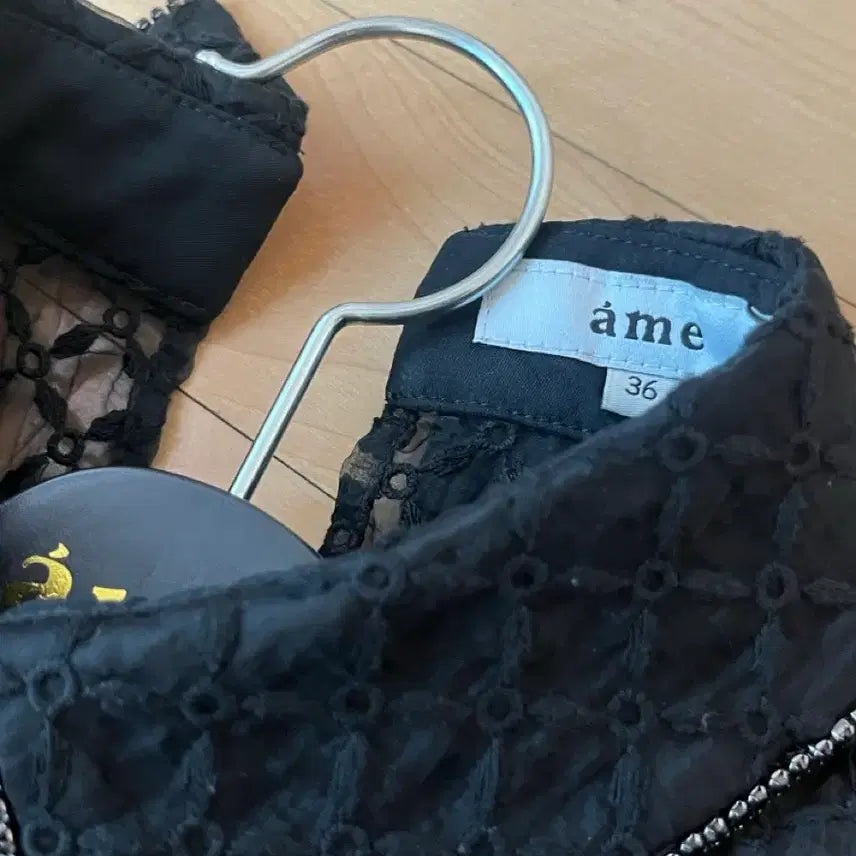 [BUNJANG] AM.MU Agnes Dress Black / 엠므 ame 아그네스 원피스 블랙 / 레드벨벳 아이린 착용한 모델