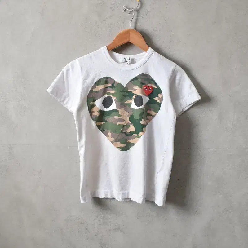 [BUNJANG] Comme des Garçons PLAY Camo Heart T-Shirt / 꼼데가르송 반팔티 M0400