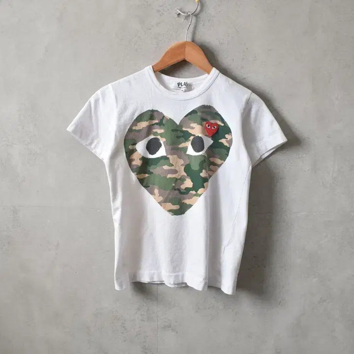 [BUNJANG] Comme des Garçons PLAY Camo Heart T-Shirt / 꼼데가르송 반팔티 M0400