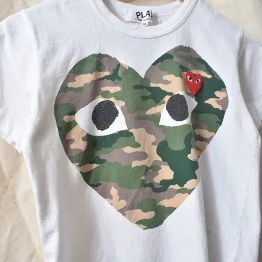 [BUNJANG] Comme des Garçons PLAY Camo Heart T-Shirt / 꼼데가르송 반팔티 M0400