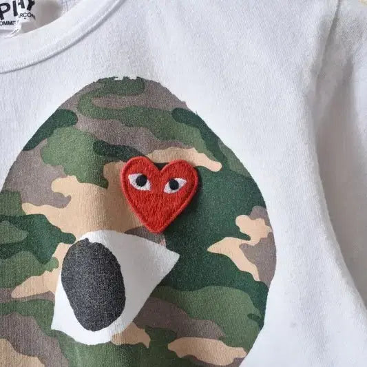 [BUNJANG] Comme des Garçons PLAY Camo Heart T-Shirt / 꼼데가르송 반팔티 M0400