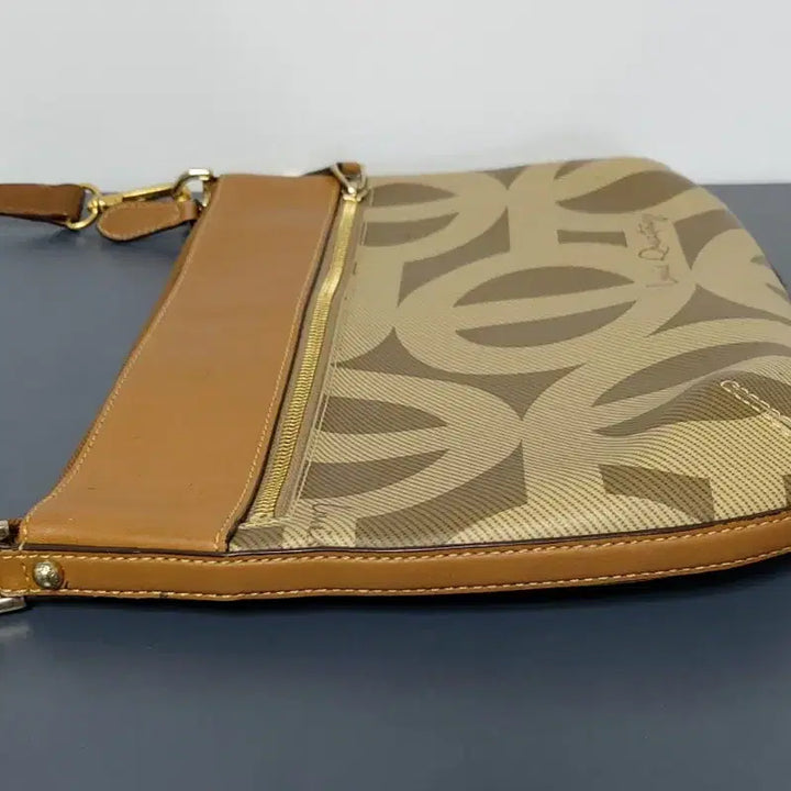 [BUNJANG] Louis Quatorze Signature Monogram Pattern Crossbody &amp; Shoulder Bag / 루이까또즈 시그니처 모노그램 패턴 크로스백 및 숄더백