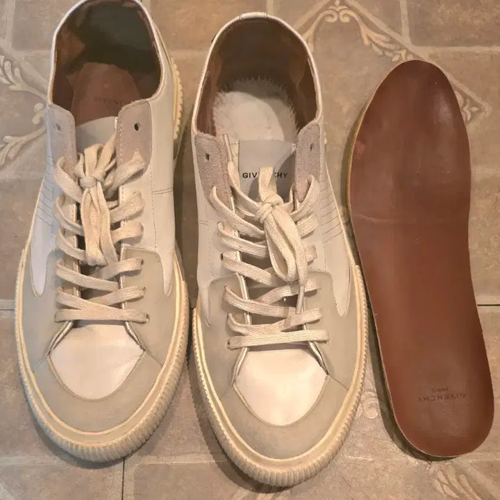 [BUNJANG] Givenchy White Leather Sneakers / 지방시 화이트 레더 스니커즈 280