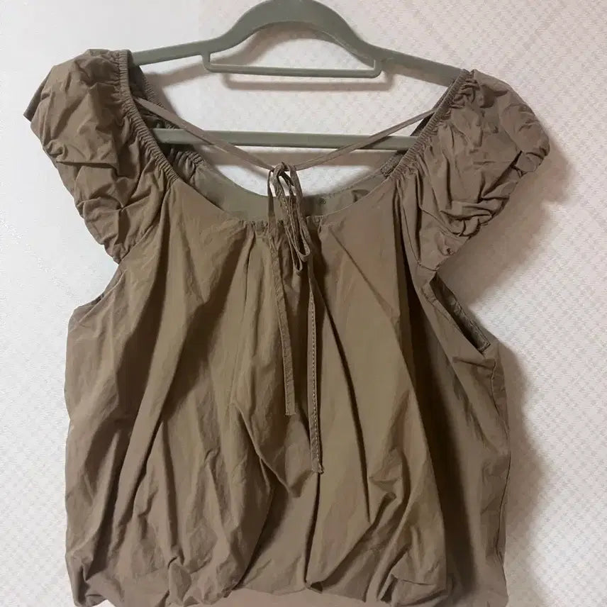 [BUNJANG] Leshop Khaki String Tank Top Blouse / 르샵 카키색 끈 나시 블라우스