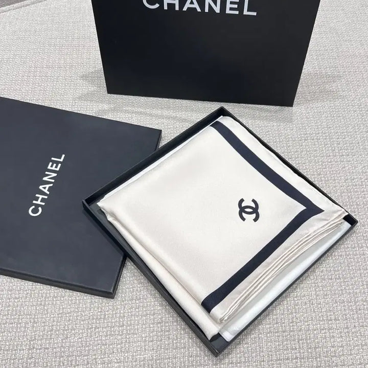[BUNJANG] Chanel White Twill Silk Scarf / 샤넬 순백색 단면 스카프 트윌 실크