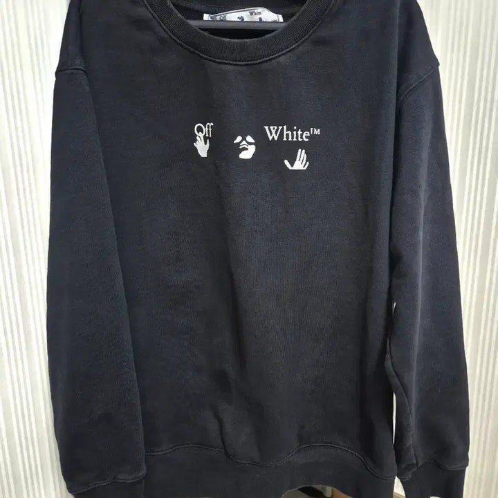 [SOLD OUT] 오프화이트 월드 피스 맨투맨 XS 95-100 판매합니다 자연스런 사용