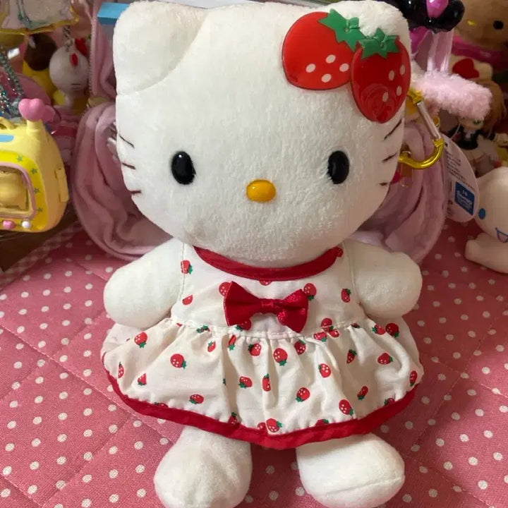 [BUNJANG] Vintage Strawberry Kitty Plush Doll / 고전 딸기 키티 인형