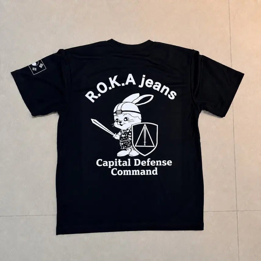 [BUNJANG] NewJeans X Army Defense Command Rokati T-Shirt (Limited Edition, Sealed) / 단종된 한정판 뉴진스 X 육군 수방사 콜라보 로카티 미개봉품