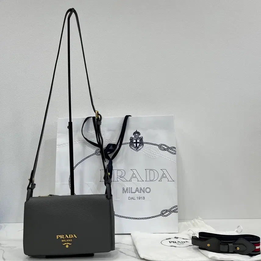 [BUNJANG] Prada Vitello Daino Flap Crossbody Bag / [정품]프라다 비텔로 다이노 플랩 크로스백 메신저백