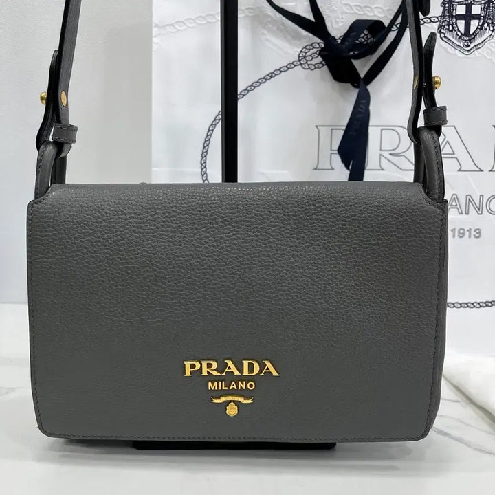 [BUNJANG] Prada Vitello Daino Flap Crossbody Bag / [정품]프라다 비텔로 다이노 플랩 크로스백 메신저백