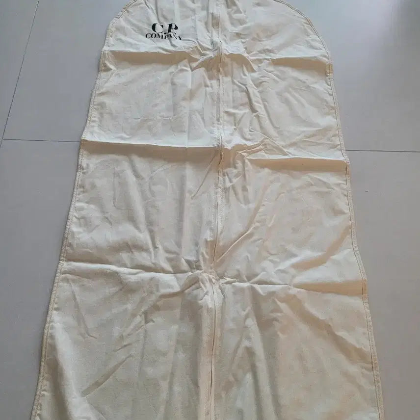 [BUNJANG] CP Company Premium Garment Bag / CP Company의 감성을 완성하는 마지막 조각, 프리미엄 가먼트 백