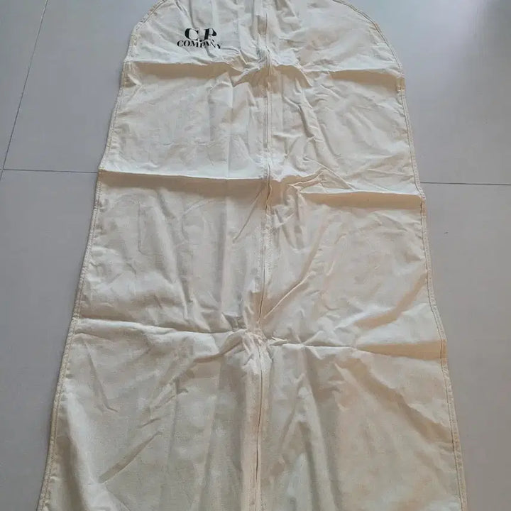 [BUNJANG] CP Company Premium Garment Bag / CP Company의 감성을 완성하는 마지막 조각, 프리미엄 가먼트 백