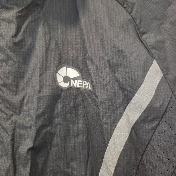 [BUNJANG] NEPA Black Windbreaker Hooded Jacket / 네파 블랙 바람막이 후드 자켓