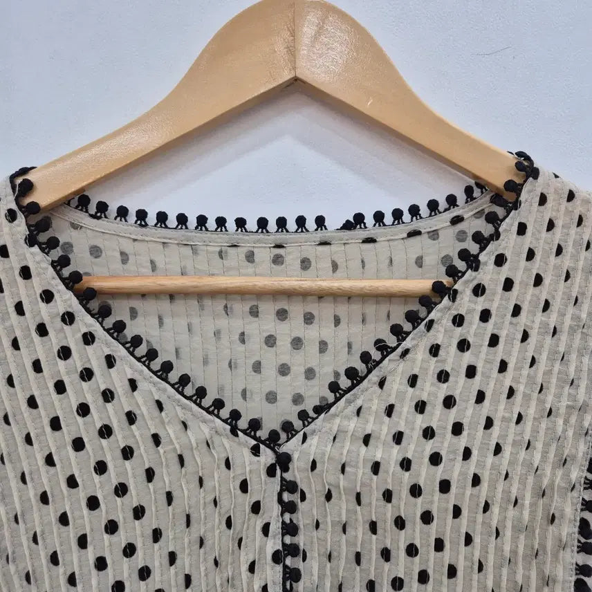 [BUNJANG] Dot Pleats Blouse 5-Sleeve / 도트 플리츠 블라우스 5부