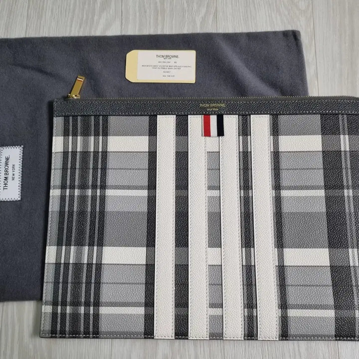 [BUNJANG] Thom Browne Medium Medium Diagonal Stripe Clutch Bag / 백화점판 신상 톰브라운 사선 클러치 가방 미듐