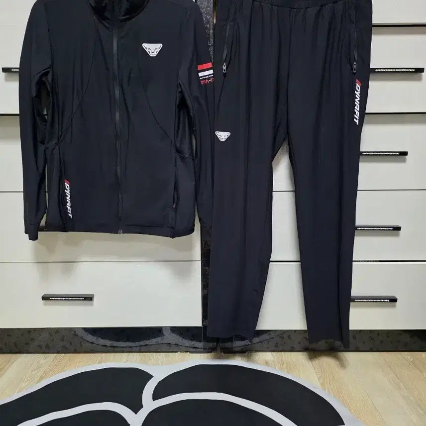 [BUNJANG] Dynafit Black Training Set / 다이나핏 블랙 트레이닝복 세트