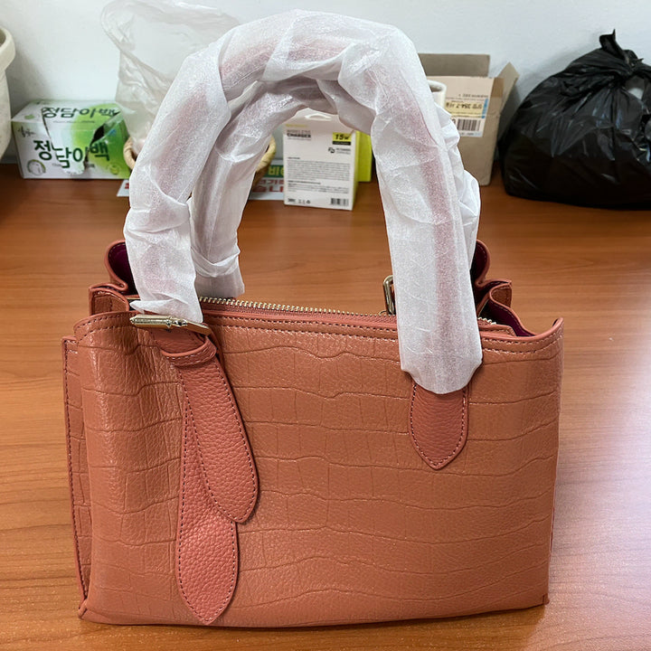 [BUNJANG] CAPACCI Embossed Sport Tote Bag / CAPACCI 스포츠 엠보싱 토트백