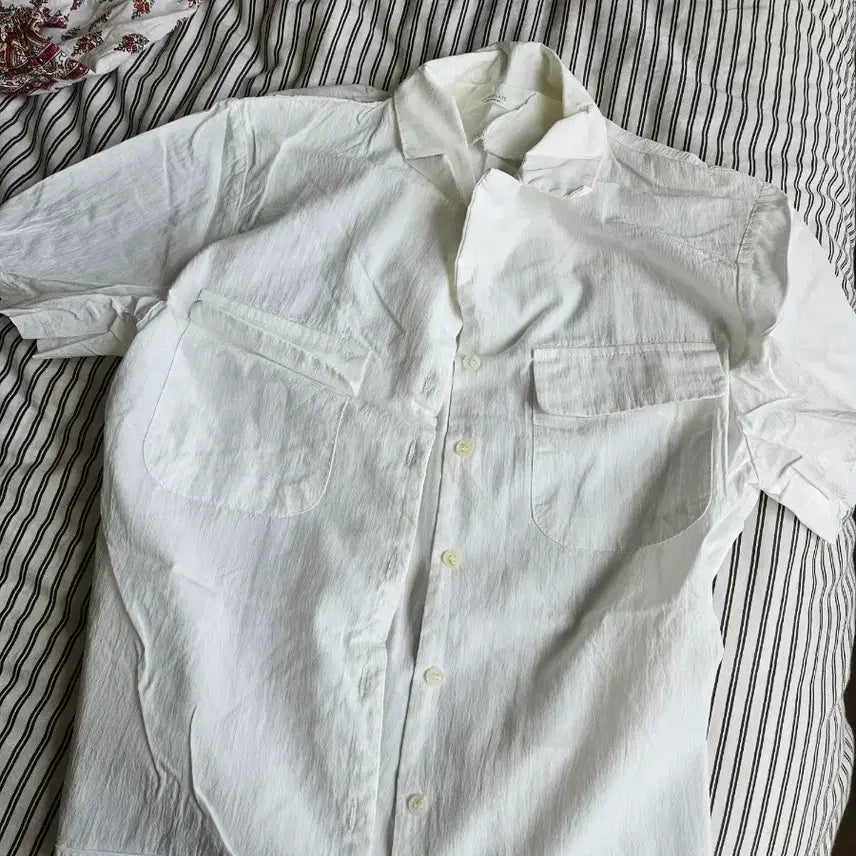[BUNJANG] White Short Sleeve Pocket Shirt / 화이트 반팔 포켓 셔츠