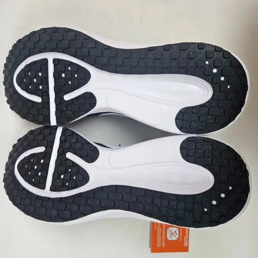 [BUNJANG] Nike Revolution 8 Shoes / 나이키 레볼루션8