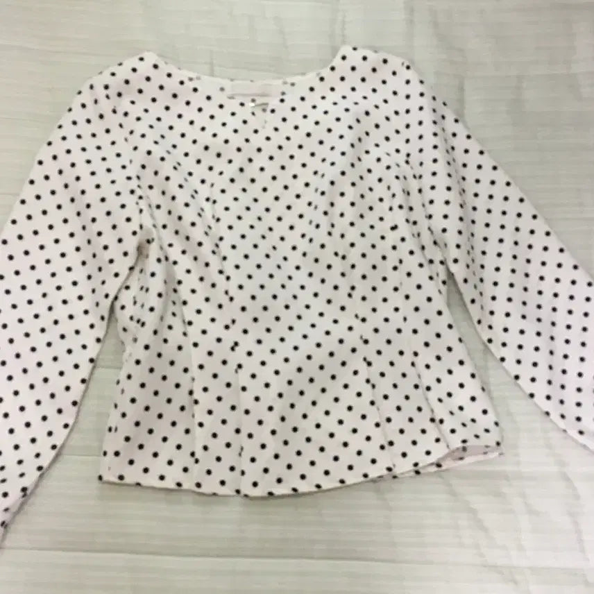 [BUNJANG] Vintage White Black Dot Blouse / 빈티지 화이트 블랙 도트 블라우스