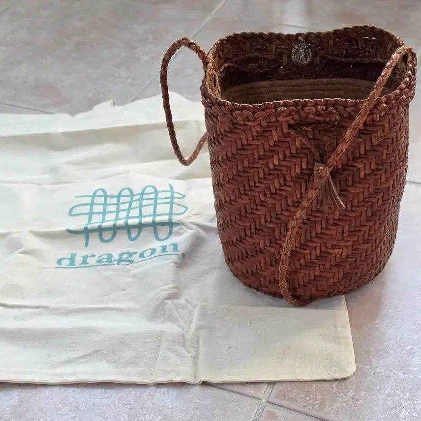 [BUNJANG] Dragon Diffusion Pompom Bucket Bag Tan / 드래곤디퓨전 폼폼 버킷백 탄