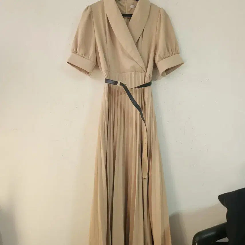 [BUNJANG] Beige Wrap Style Pleated Long Dress / 베이지색 랩 스타일 플리츠 롱 원피스