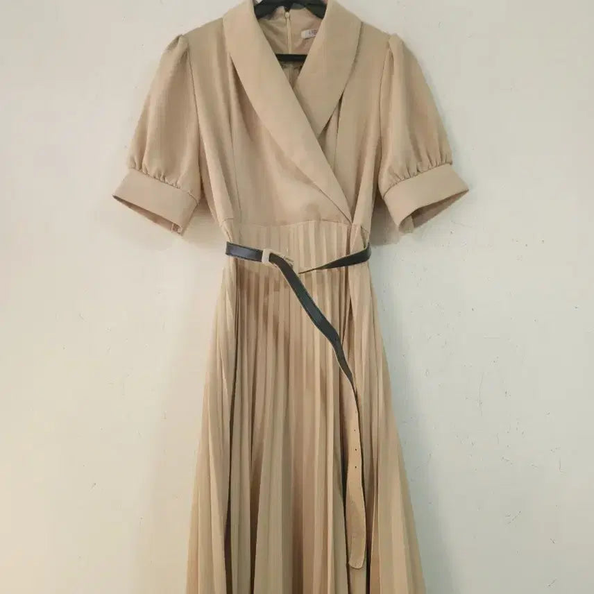 [BUNJANG] Beige Wrap Style Pleated Long Dress / 베이지색 랩 스타일 플리츠 롱 원피스