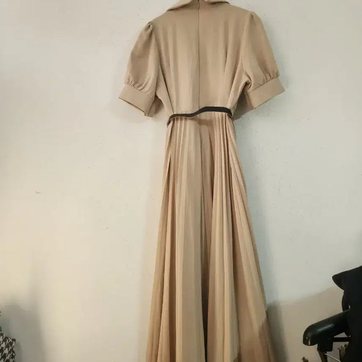 [BUNJANG] Beige Wrap Style Pleated Long Dress / 베이지색 랩 스타일 플리츠 롱 원피스