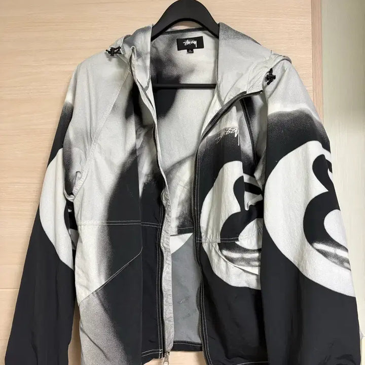 [BUNJANG] Stussy 8 Ball Beach Shell Jacket Grey Scale / [L] 스투시 8볼 비치 쉘 자켓 그레이스케일