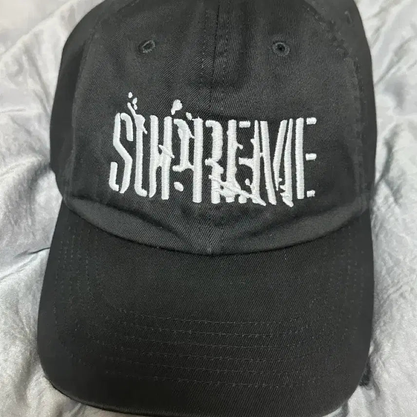 [BUNJANG] Supreme Splatter 6-Panel Cap Black FW25 / 슈프림 스플래터 6-패널 블랙 25FW