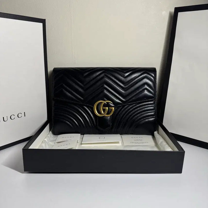 [BUNJANG] Gucci Marmont Matelassé Leather Pouch Black / [S급/정품] 구찌 클러치 마몽 마틀라쎄 가죽 블랙