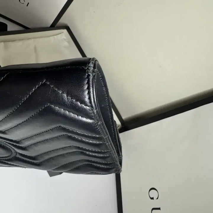 [BUNJANG] Gucci Marmont Matelassé Leather Pouch Black / [S급/정품] 구찌 클러치 마몽 마틀라쎄 가죽 블랙