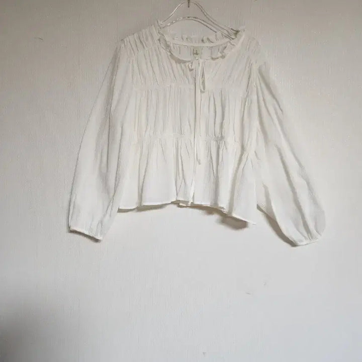 [BUNJANG] LITER Lace Shirring Semi-Crop Blouse / LITER리터 레이스셔링 세미크롭 오버핏 블라우스55