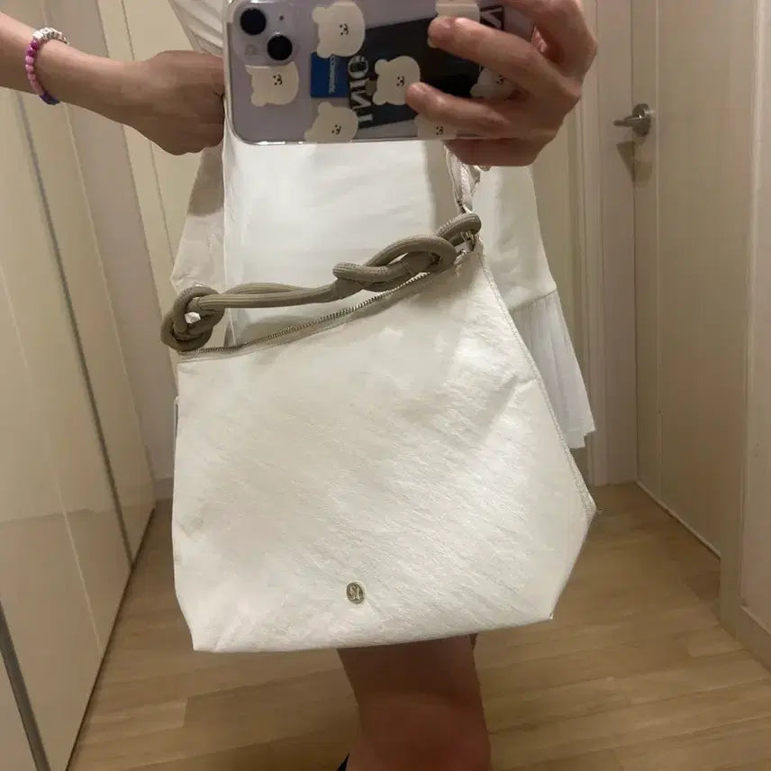 [BUNJANG] Lululemon Crossbody Bag Light Ivory / 룰루레몬 크로스바디백 라이트 아이보리