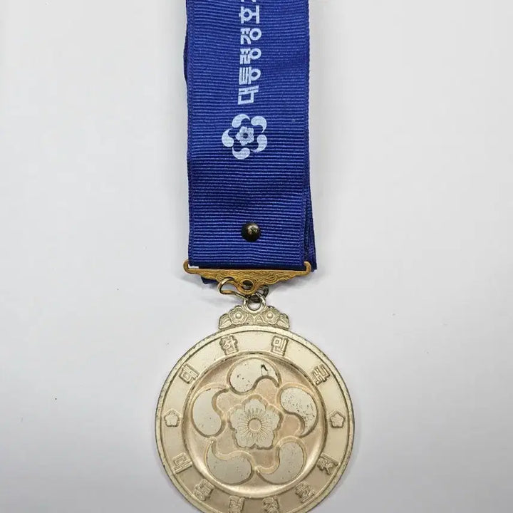 [BUNJANG] Presidential Security Service Medal &amp; Keychain Set / 대통령경호처 메달 + 대통령경호실 열쇠고리
