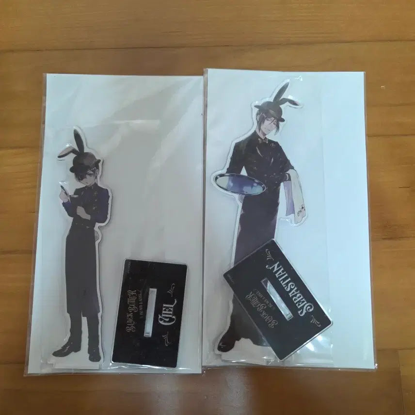 [BUNJANG] Black Butler Butcher Rabbit Cafe Ciel Sebastian Acrylic Stand / 흑집사 비터래빗 카페 시엘 세바스찬 아크릴 판매 양도