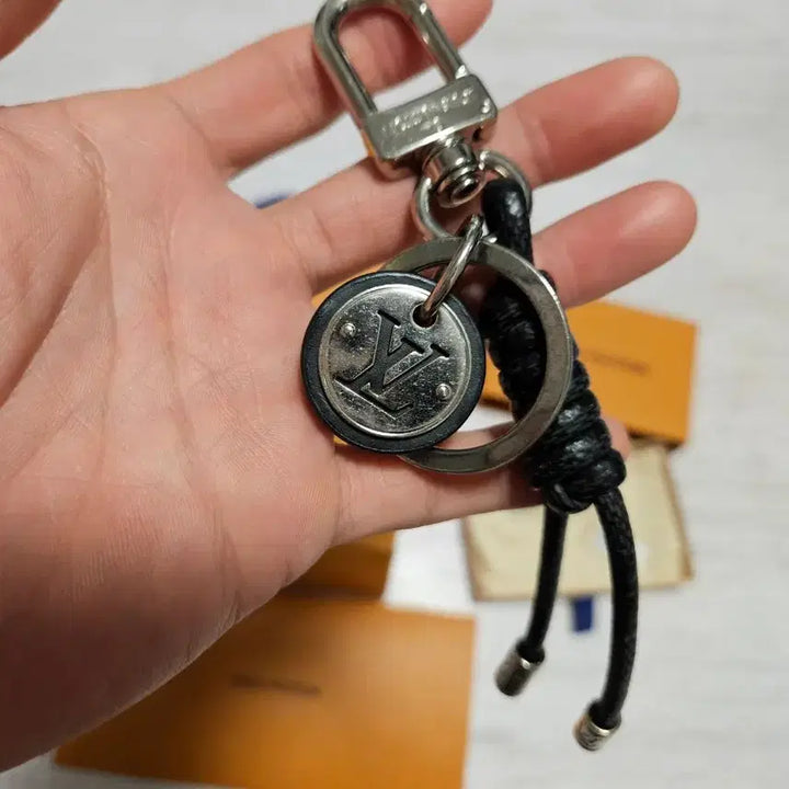 [BUNJANG] Louis Vuitton Leather Rope Key Holder Graphite / 루이비통 레더 로프 키 홀더 그래파이트